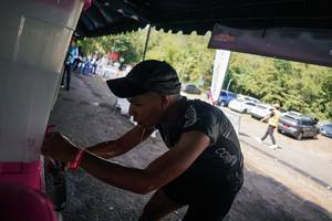 BIB: 
                            <button type="button" onclick="openModal(28154726)" class="btn btn-primary btn-sm float-right btn-popup" data-toggle="modal" data-target=".modal-high-quality">
                        <i class="fas fa-shopping-cart"></i> Add to Cart
                    </button>
                                            <button type="button" onclick="isThisMe(28154726, true)" class="btn btn-success btn-sm float-right btn-popup btn-isme hidden" data-toggle="tooltip" data-placement="bottom" title="นี่คือรูปของคุณใช่ไหม คลิกที่นี่เพื่อเอาเข้าอัลบั้ม">
                        <i class="fas fa-plus"></i> Add to album
                    </button>
                    <button type="button" onclick="isThisMe(28154726, false)" class="btn btn-warning btn-sm float-right btn-popup btn-isnotme hidden">
                        <i class="fas fa-ban"></i> Remove from album
                    </button>